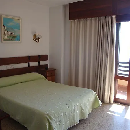 فندق Buenavista إِستيبونا